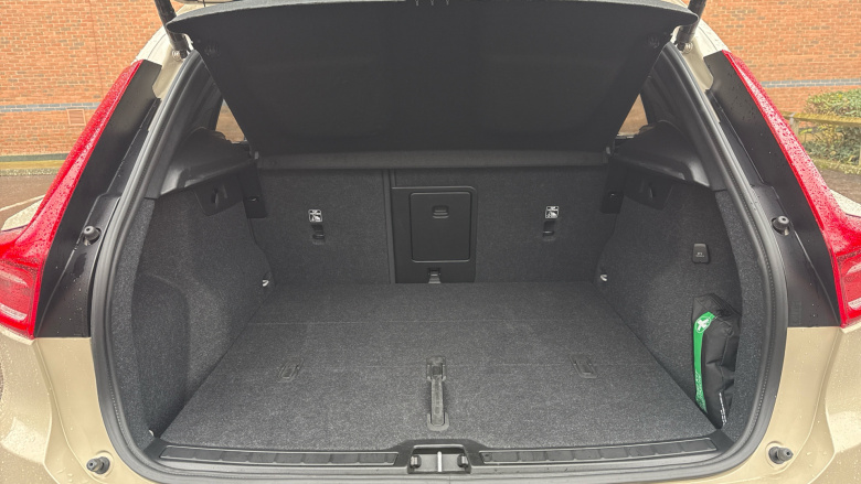 Volvo XC40 2.0 B3P Plus Dark 5dr Auto Petrol Estate